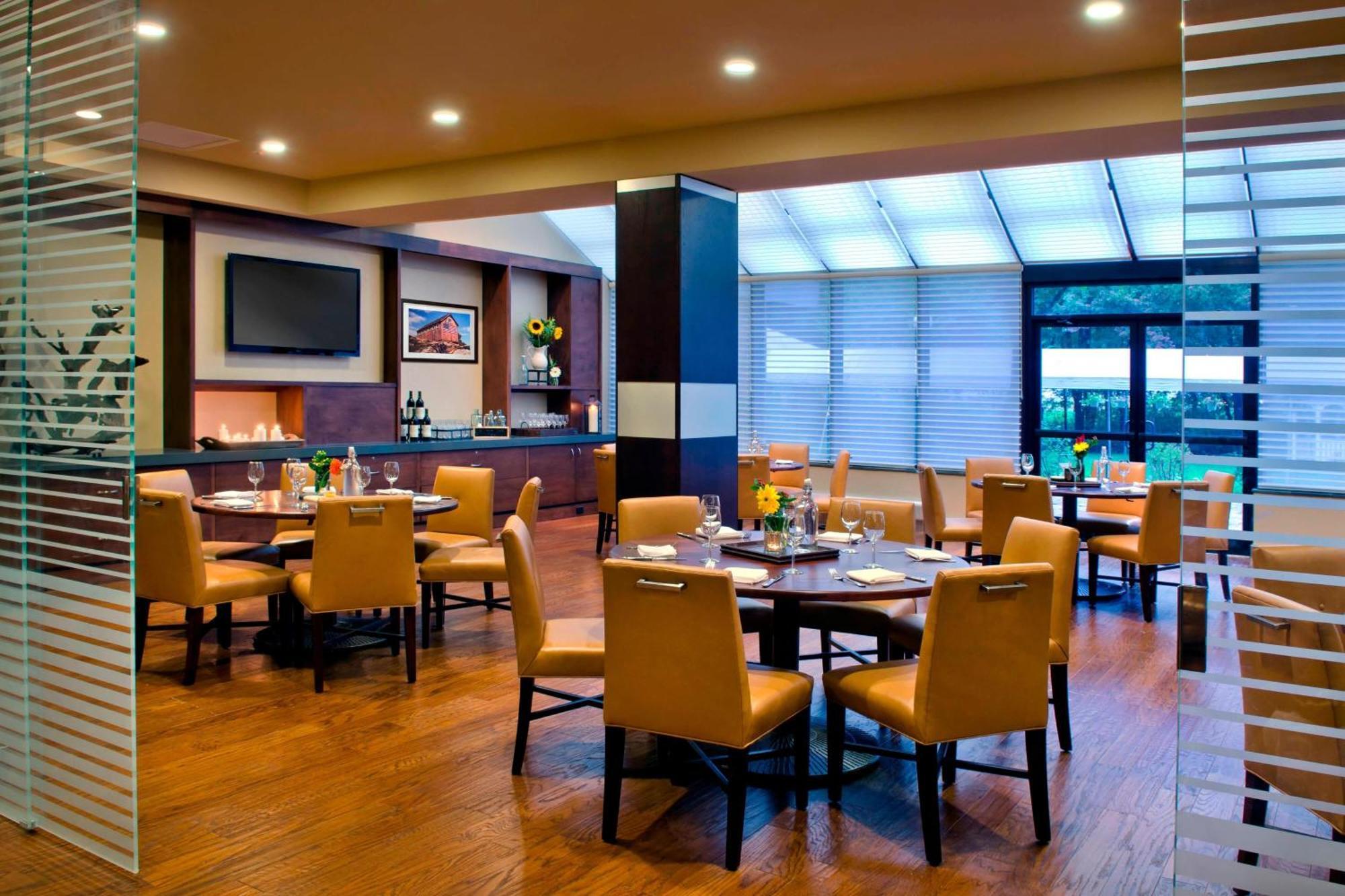 Trumbull Marriott Shelton Restaurant photo